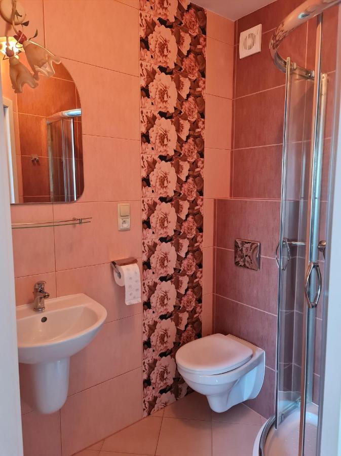 Koga Pokoje Goscinne Леба Екстериор снимка